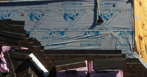 Dale's Roofing work in action